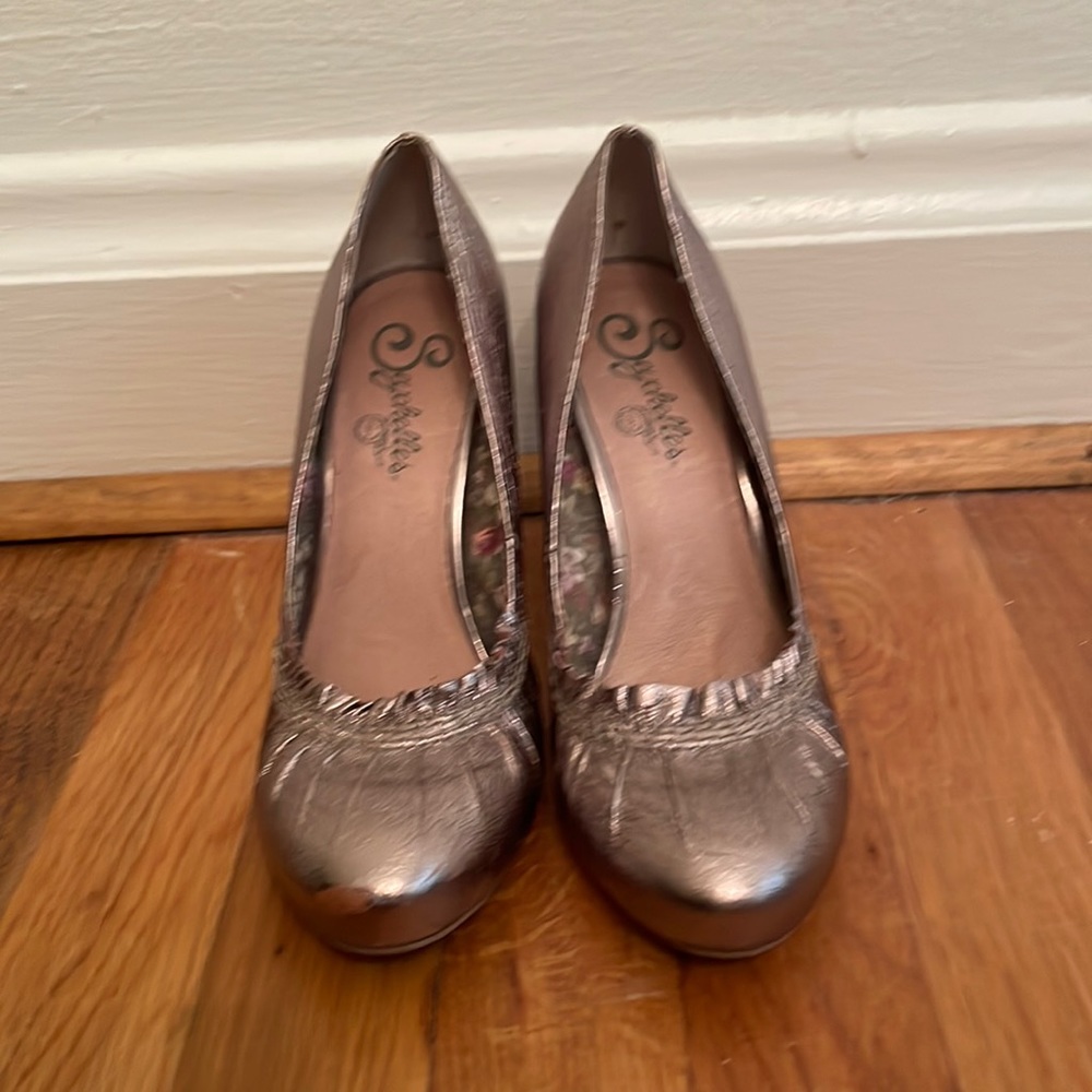 Seychelles metallic heels